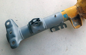 Amortisseur Bilstein, en cours de microbillage